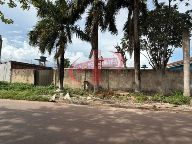 DOIS LOTES PARA LOCAÇÃO NO MEIO DO MUNDO