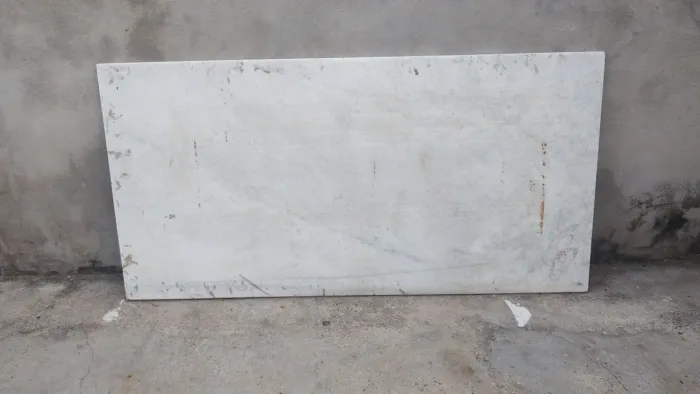 Vende-se pedra de mármore branco