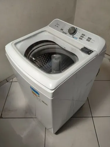 Máquina de lavar Midea 13kg com cesto de inox com lavagem ciclone impecável novinha