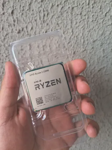 Processador AMD Ryzen 3 2200G AM4 3.5GHz com Radeon Vega - usado
