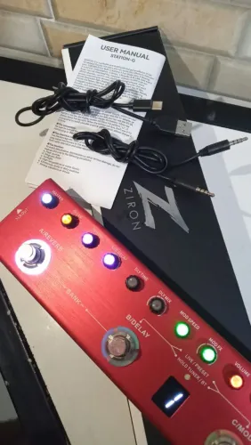 Pedel de guitarra e violão, ziron station G