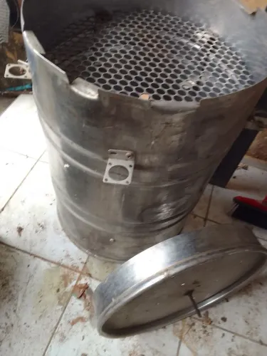 Churrasqueira,bacia e esperto  pra churrasquinho ?
