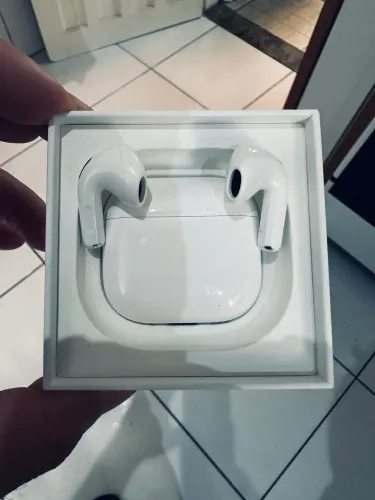 AirPods 4 com cancelamento de ruído