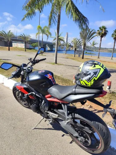 Oportunidade linda Triumph 675R com ABS
