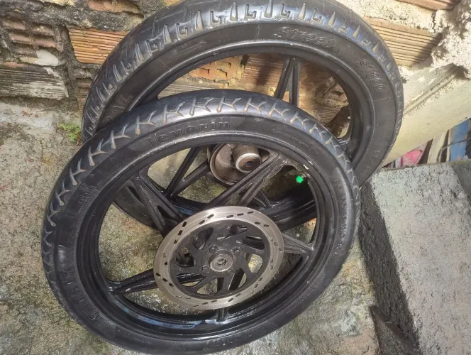 Vende se rodas Suzuki originais.