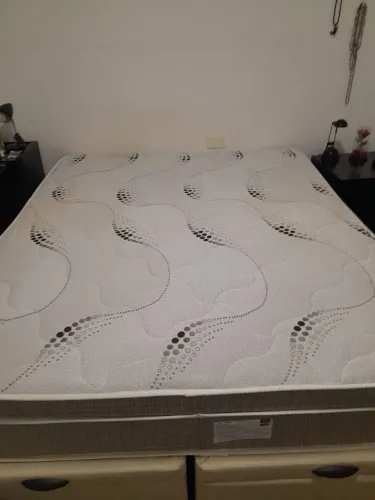 Cama Queen baú