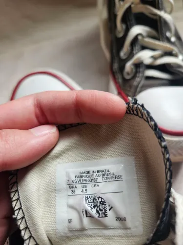 Tenis chuck taylor n35 com marcas de uso