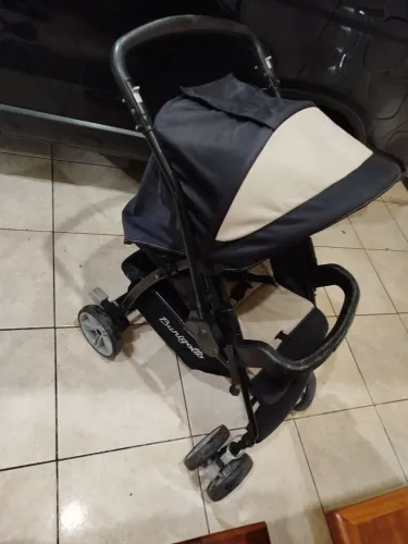Vendo carrinho de bebê 