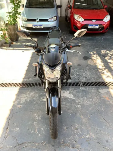 Yamaha FAZER 150 2021 modelo 2022, motocicleta tipo stress (urbana) com pegada esportiva.