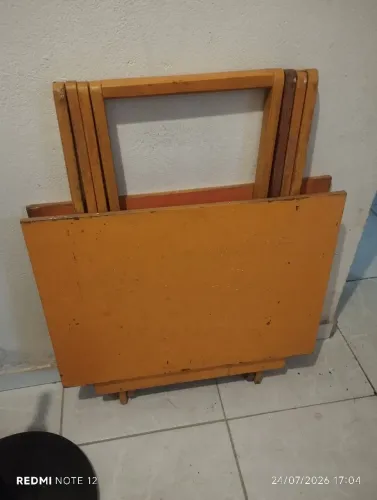 Mesa e cadeiras dobrável