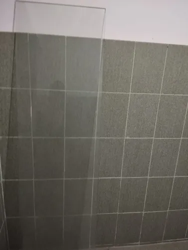 Vendo Box de banheiro: 1° porta: 1,,79 alt x 0,49 larg;  2° porta:  1,76 alt x. O,49 larg