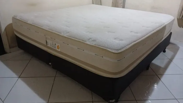 Box + colchão king super conservada
