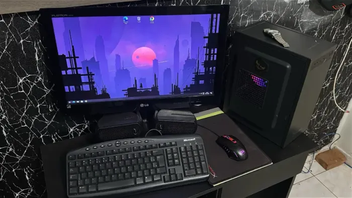 PC i5 9a Gen / 16GB DDR4 / NVMe 256GB / Somente Gabinete