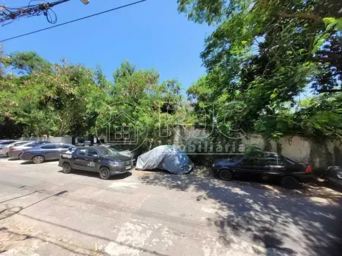 Oportunidade terreno frente para 3 ruas Estrada Surimã 980 m2