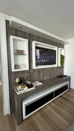 Painel TV completo.