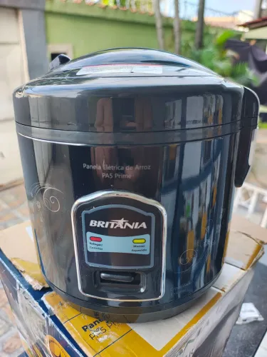 Panela Elétrica de Arroz Britânia PA5 Prime Preta - 5 Xícaras (Na Caixa)