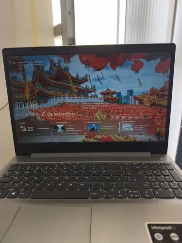 Lenovo core i3<br>Sss 250gb<br>04 GB de ram <br>Placa de vídeo<br>Bateria durando em média 6 horas