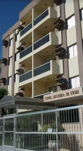 Apê temporada Praia Enseada, Guarujá. 2 quartos. 6 minutos andando até a praia. 