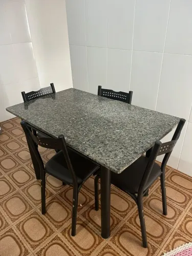 Mesa de mármore 4 cadeiras