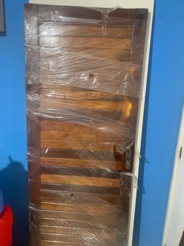 Porta envernizada