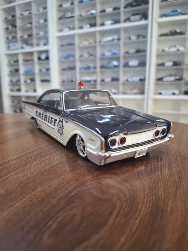 Miniatura Police Maisto 1/24 Ford Starline 1960 All Star