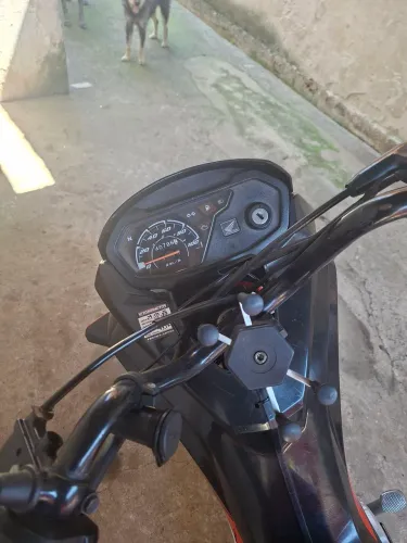 Estou vendendo essa moto muito boa motivo Estou querendo uma 150 
