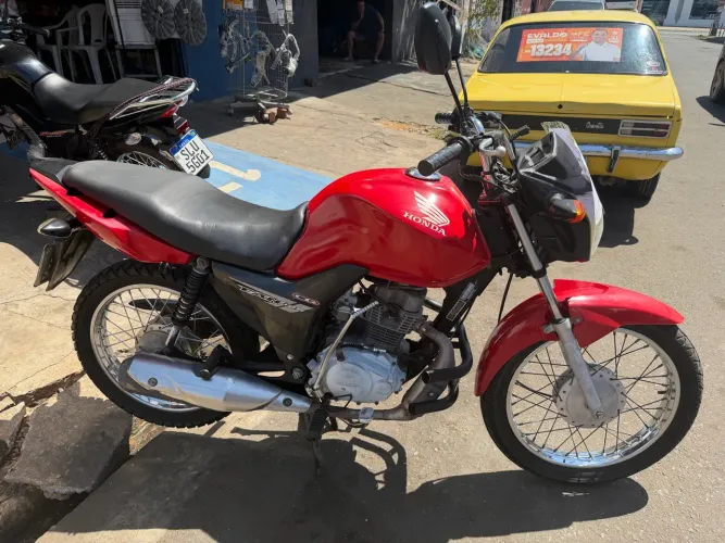 Vende se moto Honda fan 2014 a pedal em excelente estado