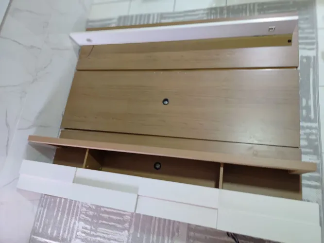 Paniel para televisão. 156 de altura x 182 de largura.