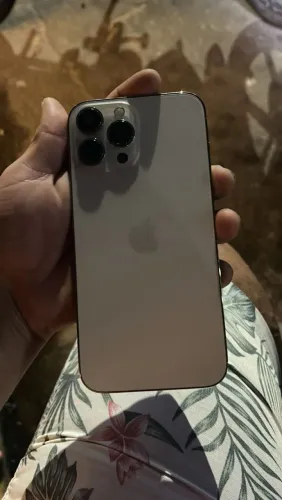 Vendo ou troco iPhone 13 pro max  ( por moto )
