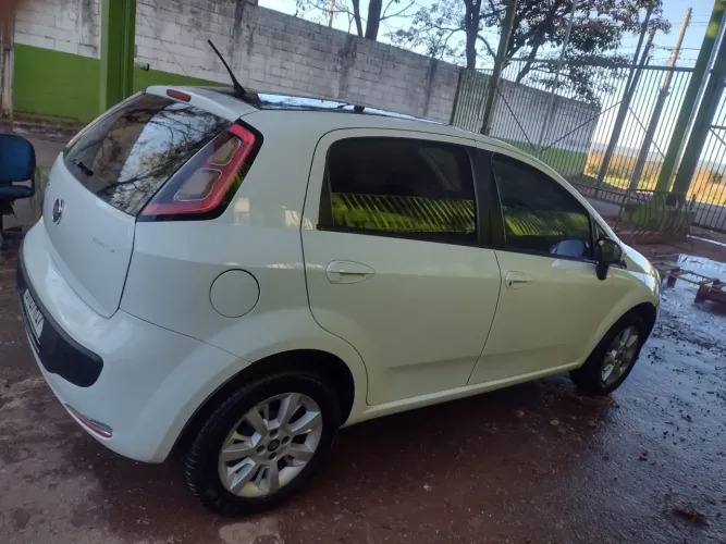 Fiat Punto Attractive Italia 1.4 F.flex 8V 5P 2013