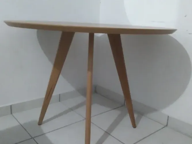 Mesa redonda de 4 lugares. 