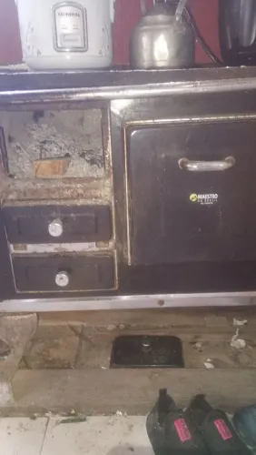 Vendo fogão a lenha 600 aceito proposta