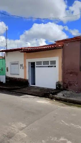 VENDO UMA CASA BEM LOCALIZADA NO BAIRRO SANTA CLARA PRÓXIMO AO SUPERMERCADO MATEUS