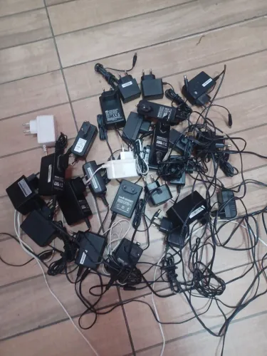 Lote de fontes 12 volts (25 unidades) por 200 reais