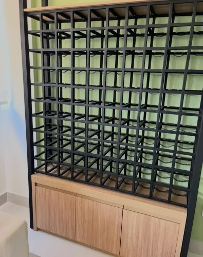 Expositor para vinhos