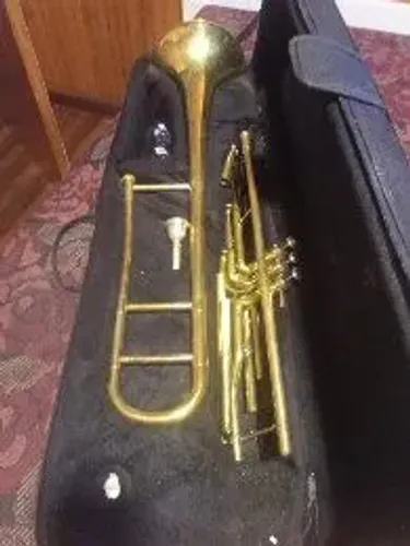 Vendeu _se trambone,tem um amassado tel *