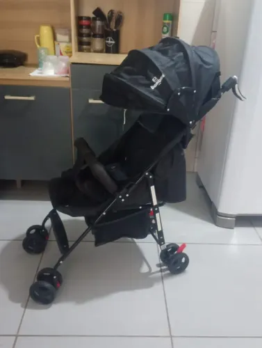 Carrinho de passeio e andajá para bebe
