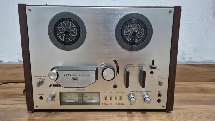 GRAVADOR DE ROLO AKAI 4000DB