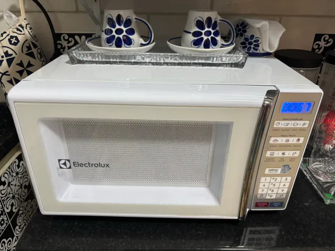 Vende-se Microondas Electrolux 27 litros