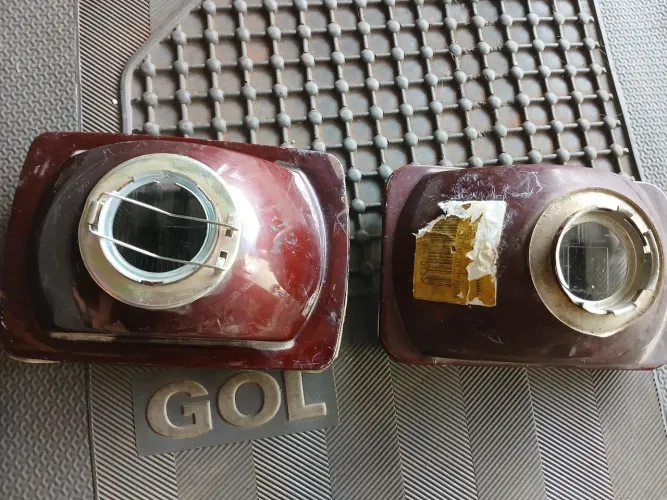 Vende -se dois farol original Titan 99