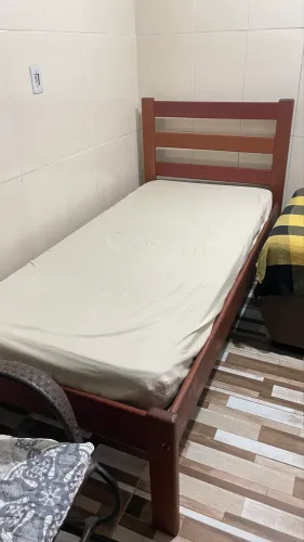 Cama de madeira