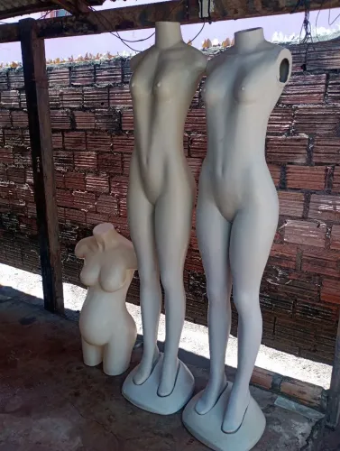 Vende-se manequim