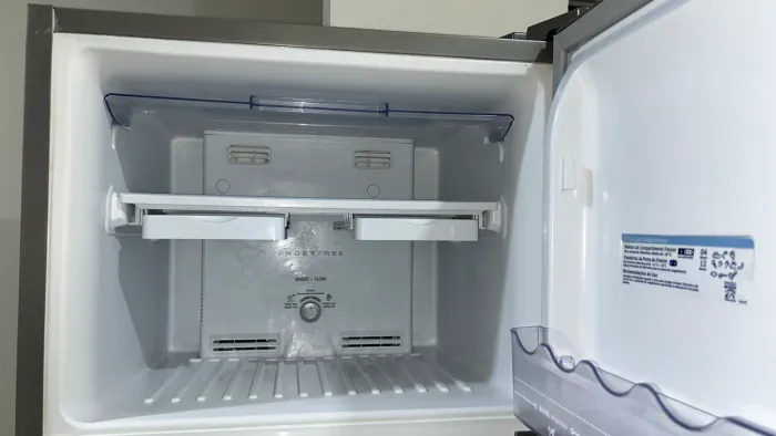 Geladeira Inox Electrolux - 310L