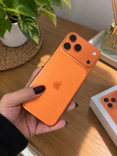 Vendo iPhone 17 pro max laranja cósmico