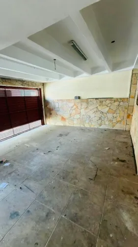Casa para alugar 2 quartos, 2 vagas de garagem, quintal com churrasqueira - Rio Pequeno. F