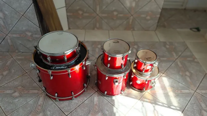 Bateria Usada+8 pares de baquetas