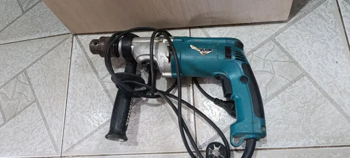 Furadeira de impacto Makita