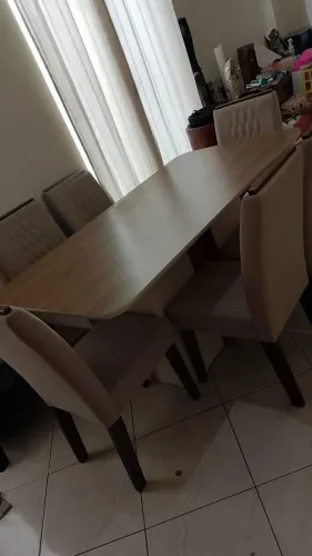 Mesa de jantar usada com 06 cadeiras