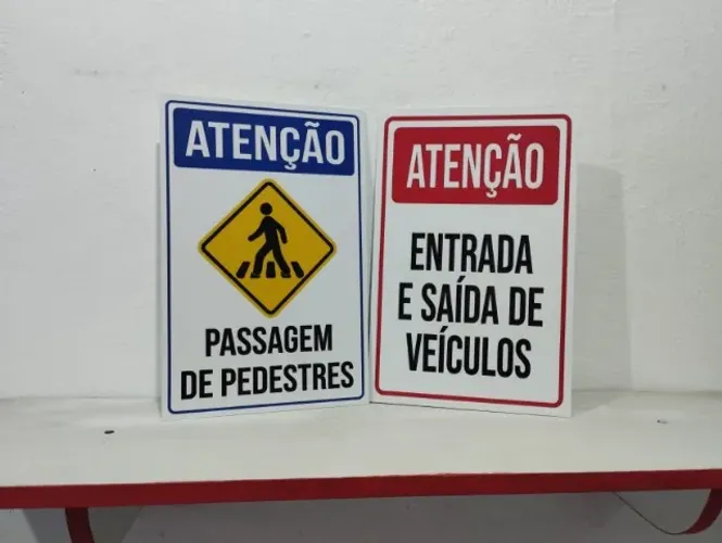 Placas de comunicação visual