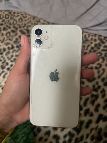 Vendo iPhone 11 pra retirada de peças